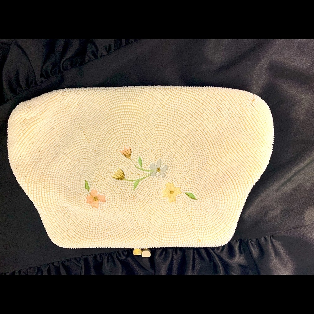 REDUCED! Vintage  crème color beaded purse. Almost white.
